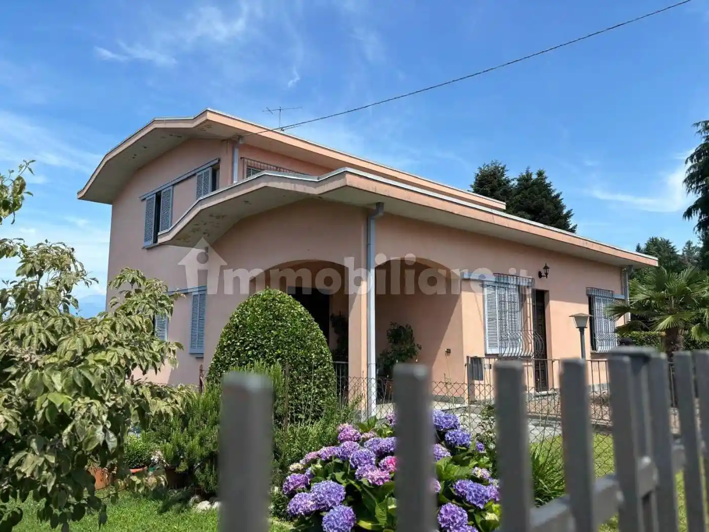 Villa in vendita a Laveno-Mombello