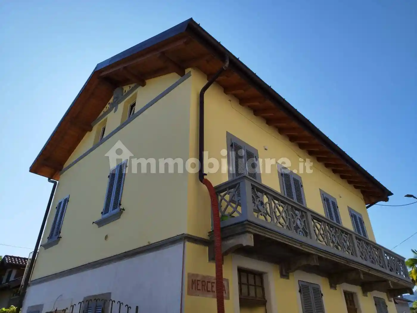 Appartamento in vendita a Cocquio-Trevisago