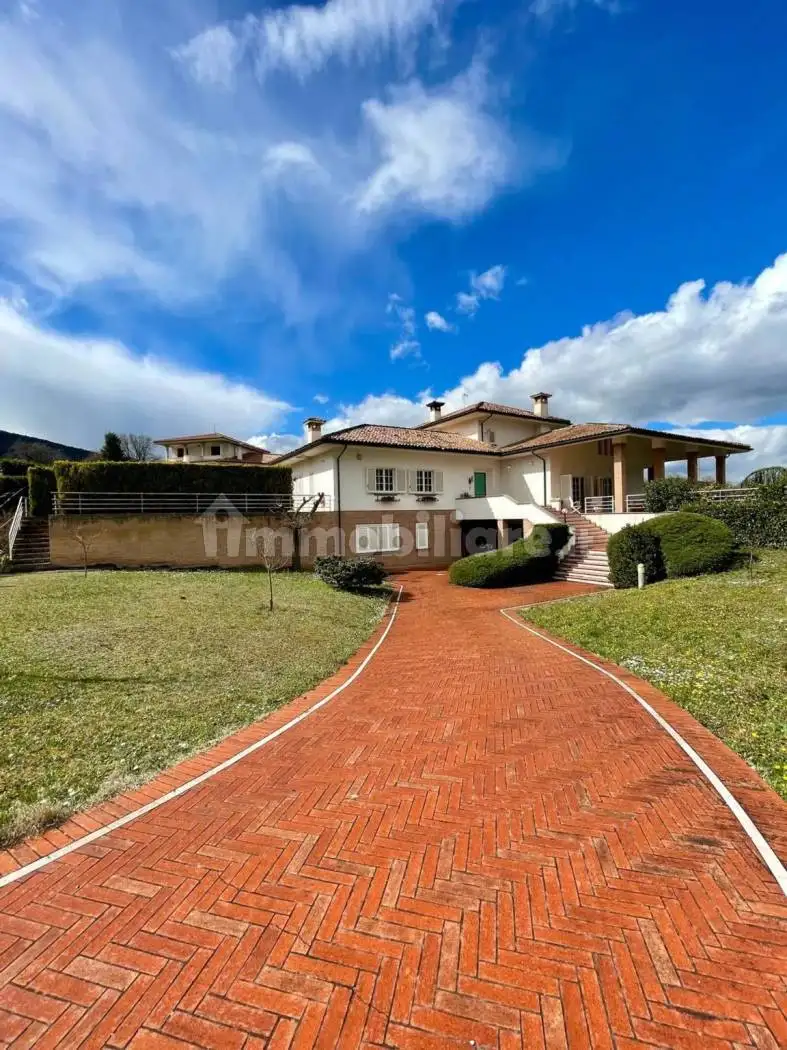 Villa in vendita a Sulmona