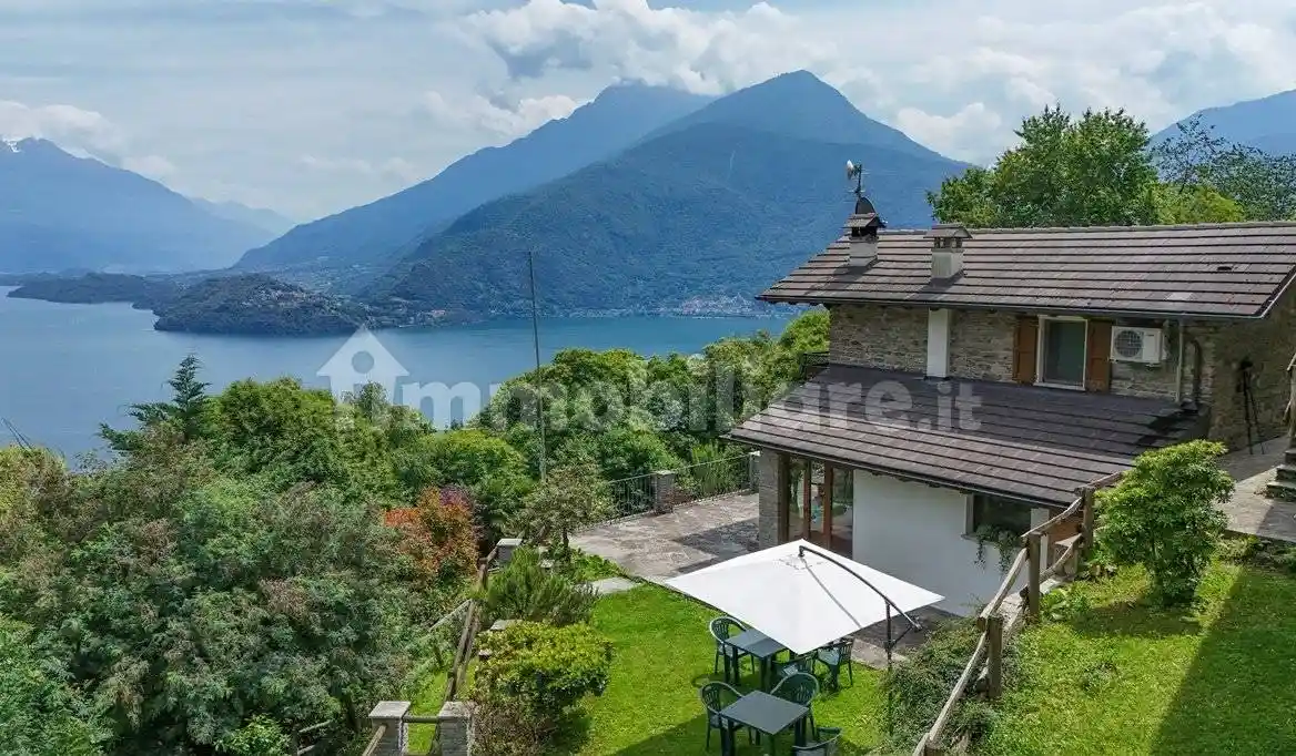 Villa in vendita a Pianello del Lario