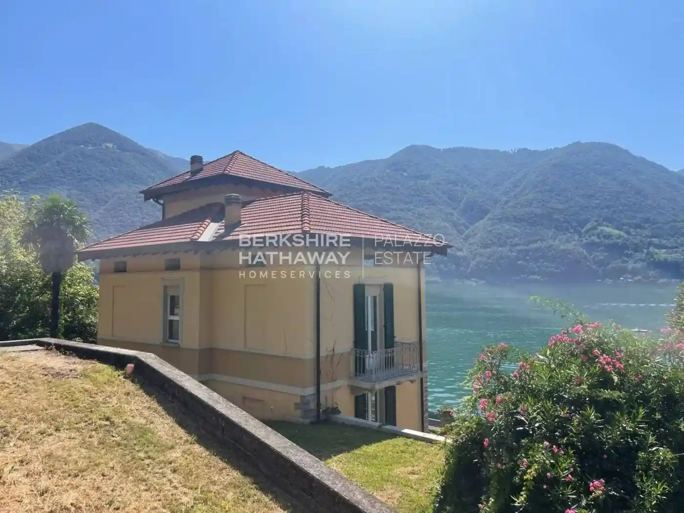 Villa in vendita a Porlezza