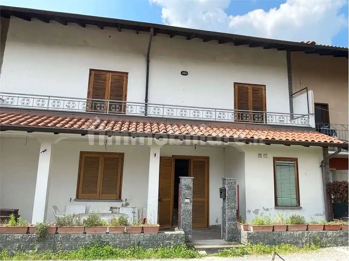 Casa indipendente in vendita a Castelletto Sopra Ticino