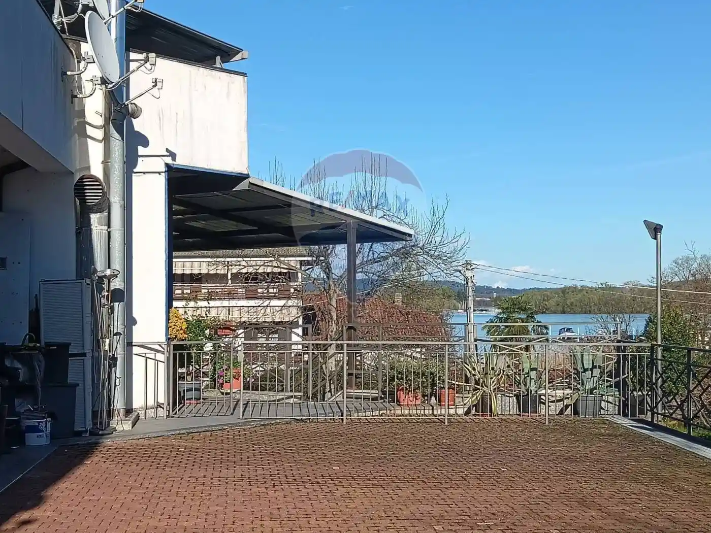 Palazzo - Edificio in vendita a Dormelletto