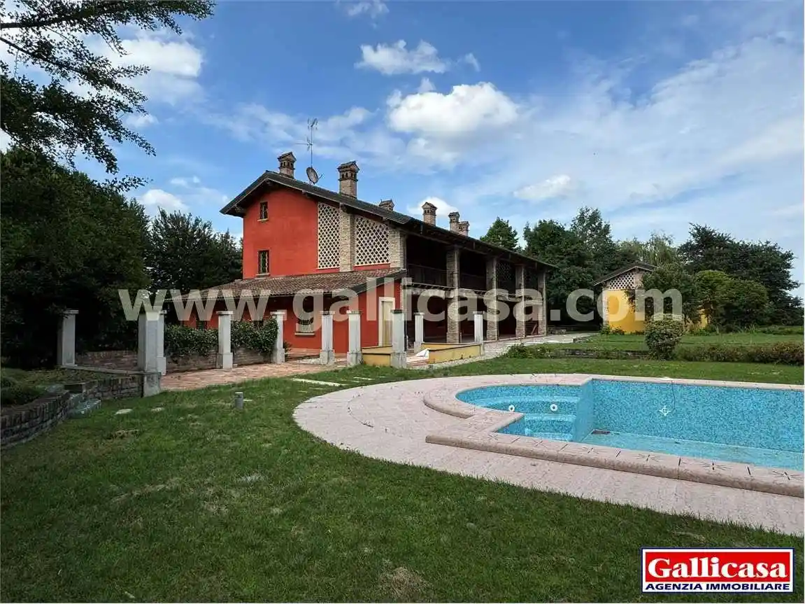 Palazzo - Edificio in vendita a Chiari