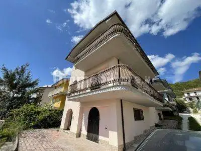 Villa in vendita a L'Aquila