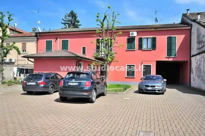 Palazzo - Edificio in vendita a Sesto ed Uniti