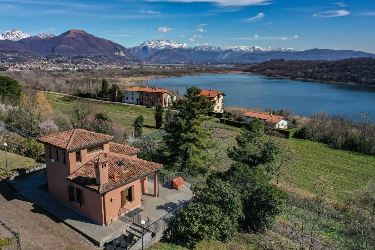 Villa in vendita a Albavilla