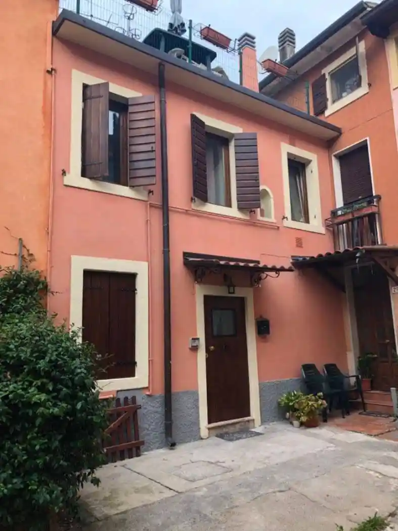 Casa indipendente in affitto a Verona