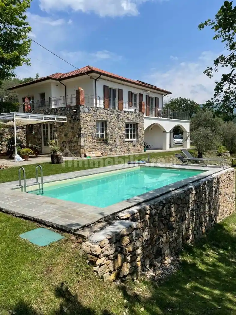 Villa in vendita a Sarzana
