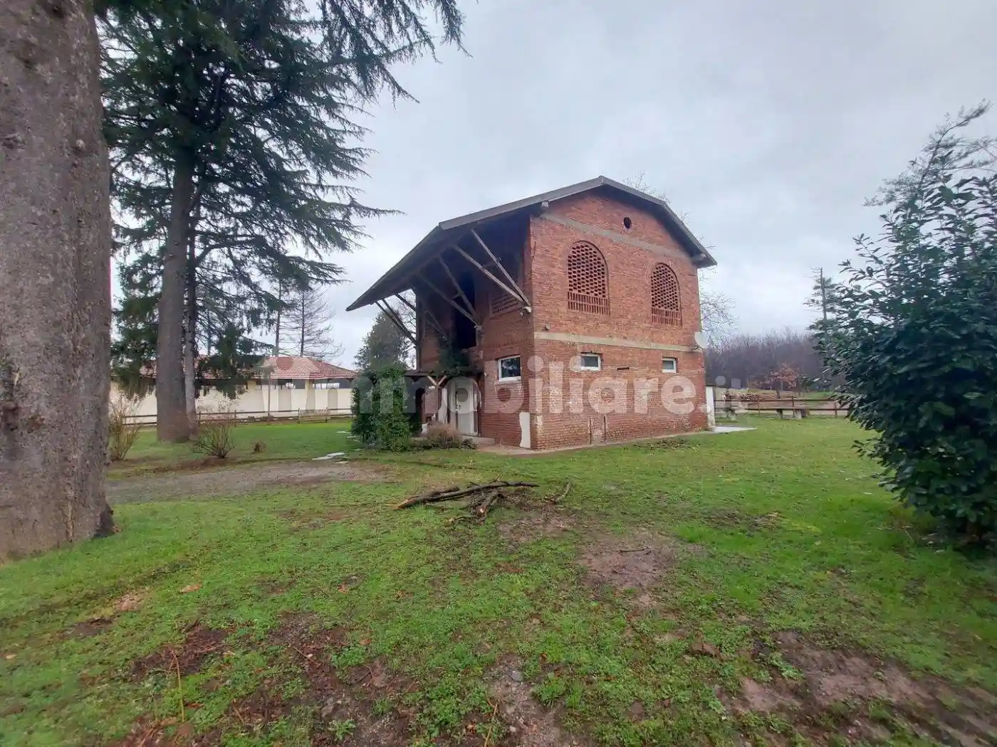 Palazzo - Edificio in vendita a Cassano Magnago