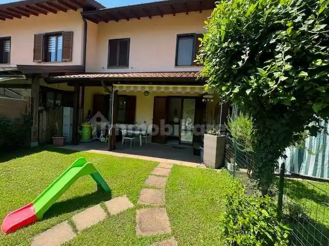 Villetta a schiera in vendita a Gemonio