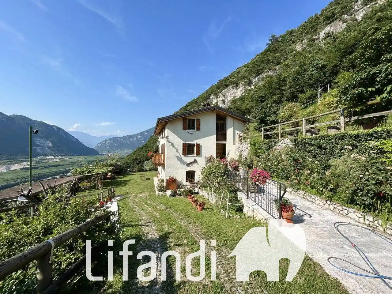 Villa in vendita a Ala