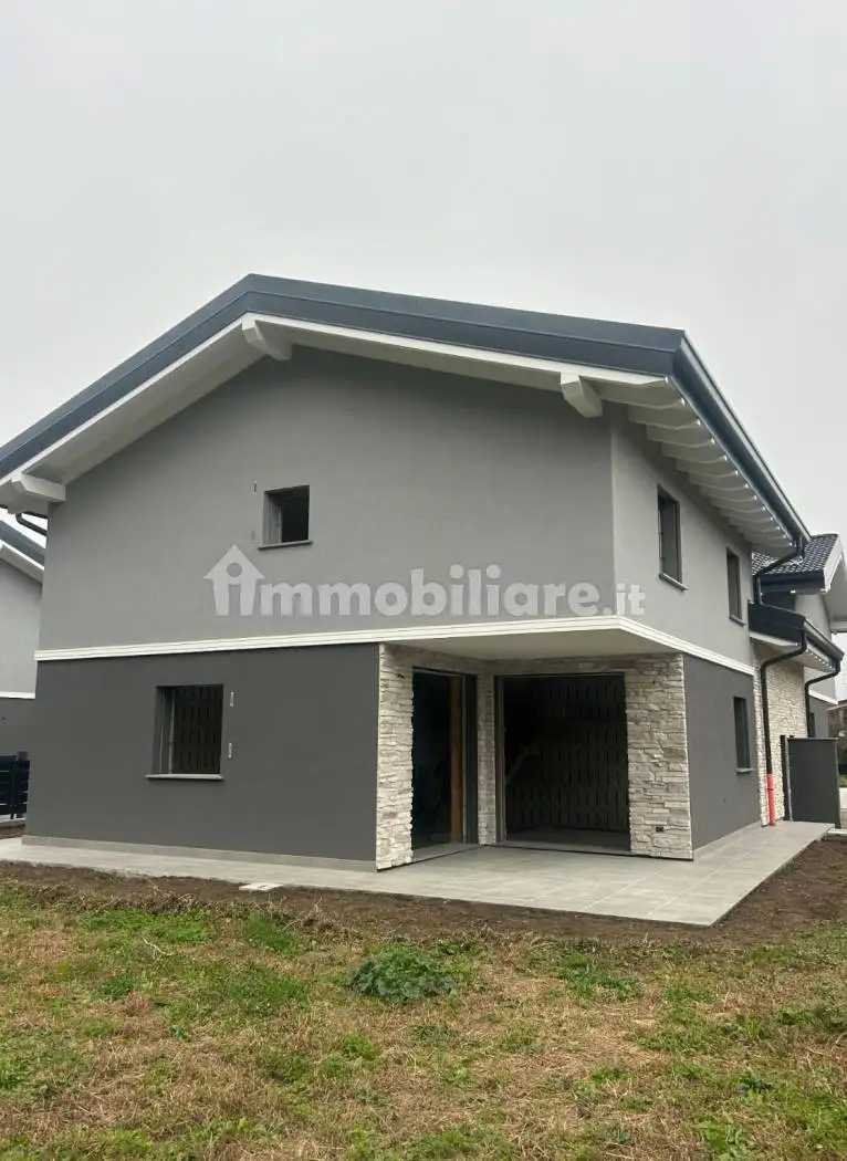 Villa in vendita a Luisago