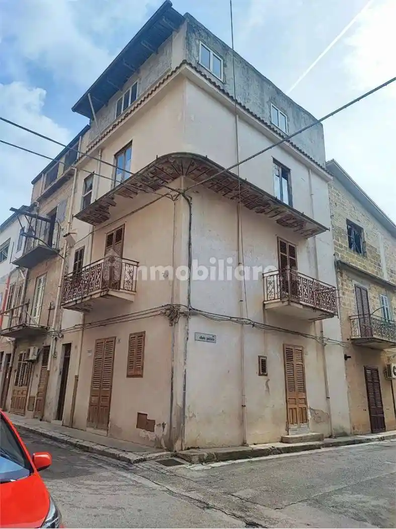 Palazzo - Edificio in vendita a Partinico