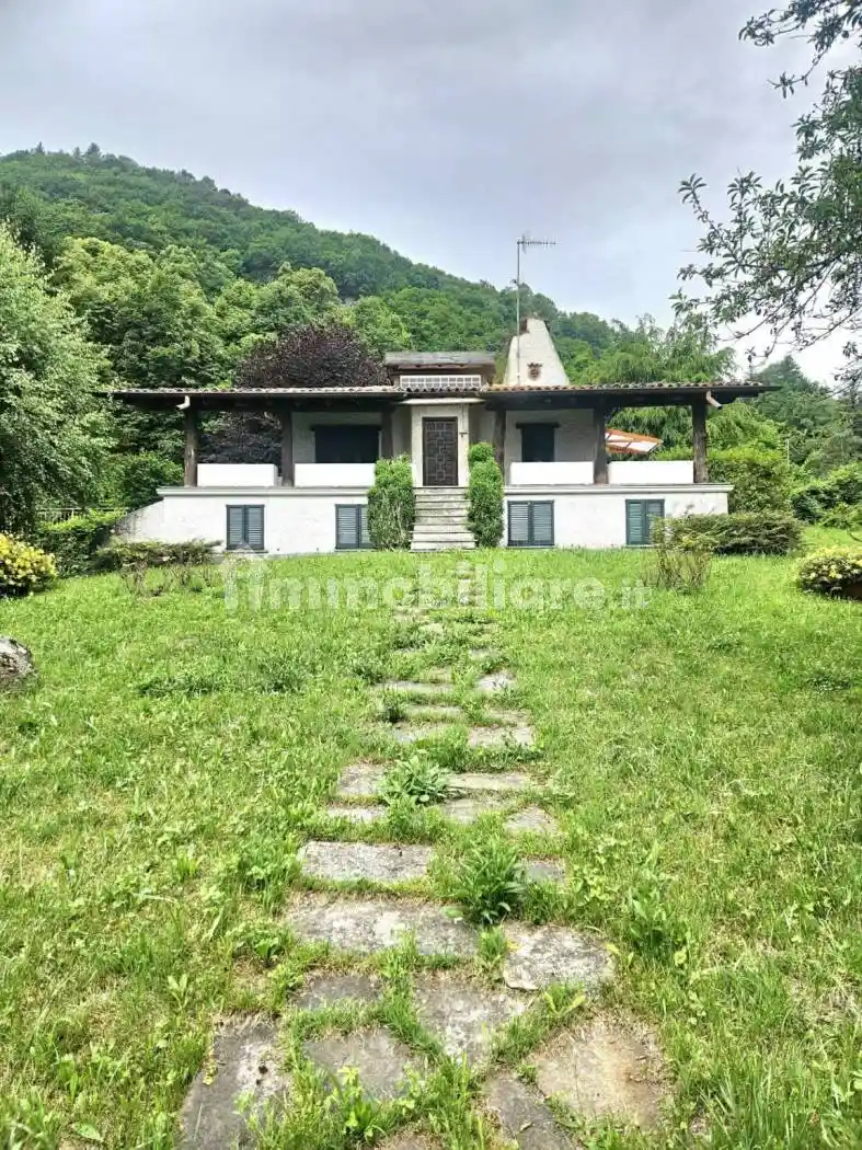 Villa in vendita a Oliveto Lario