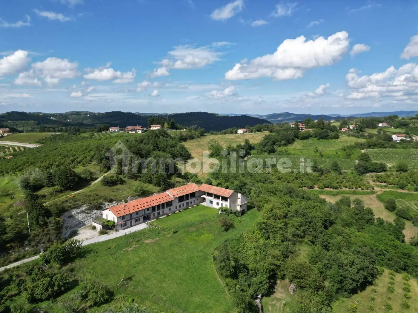 Rustico - Casale in vendita a Serravalle Langhe