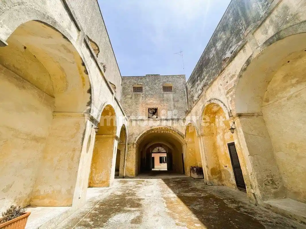 Palazzo - Edificio in vendita a Ugento