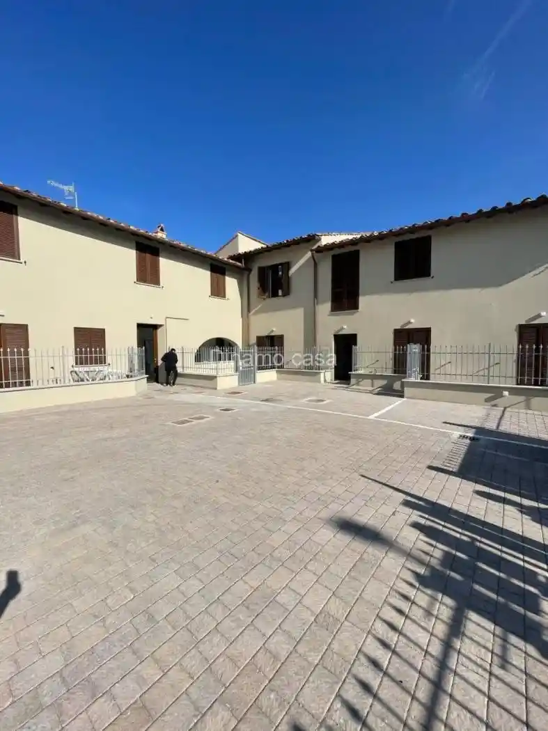 Casa indipendente in vendita a Prato