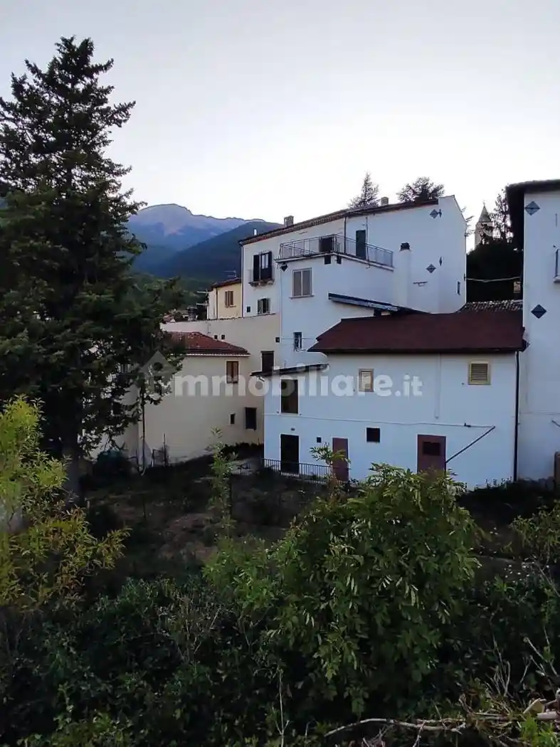 Casa indipendente in vendita a Gagliano Aterno