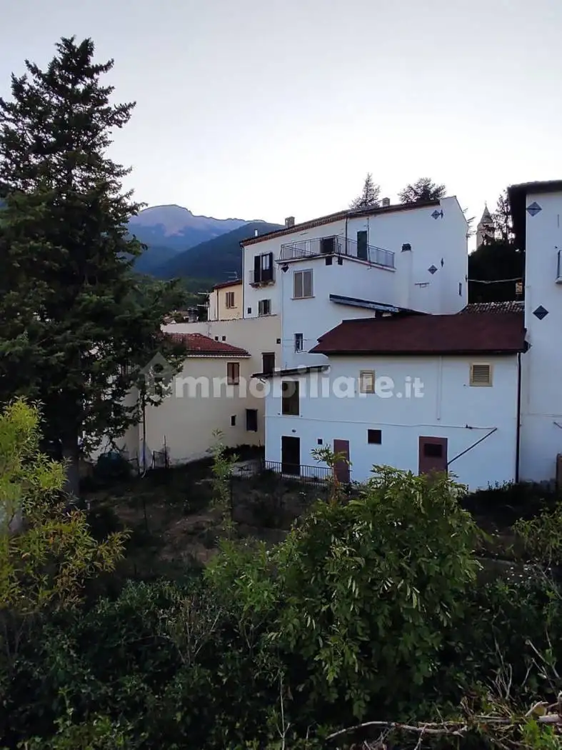 Casa indipendente in vendita a Gagliano Aterno