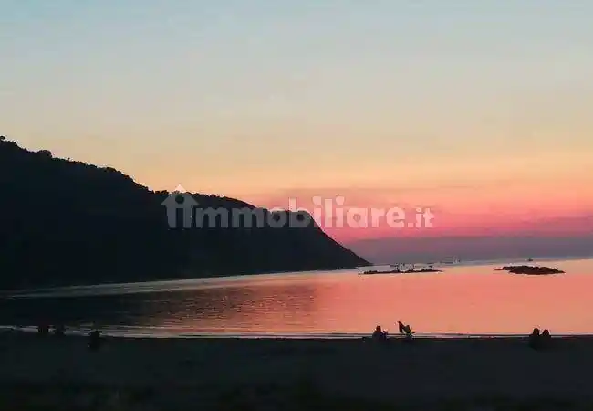 Open space via Francesco Belluzzi 43, Baia Flaminia, Pesaro - foto 3