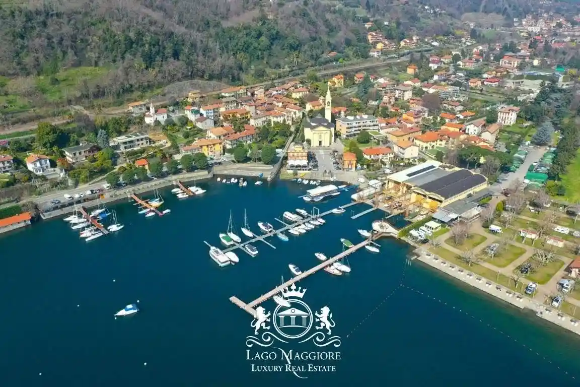 Palazzo - Edificio in vendita a Lesa