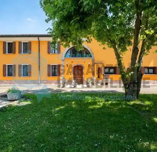 Villa in vendita a Curtatone
