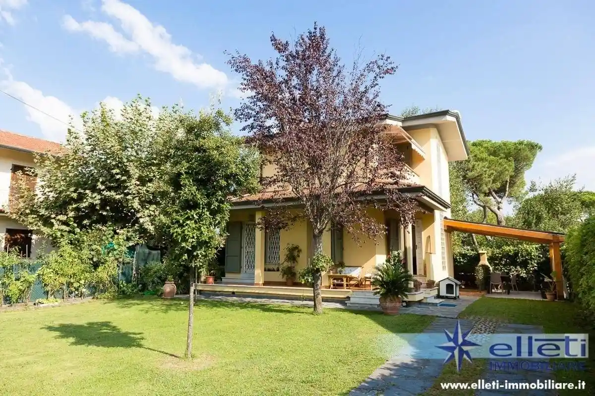 Casa indipendente in vendita a Massa