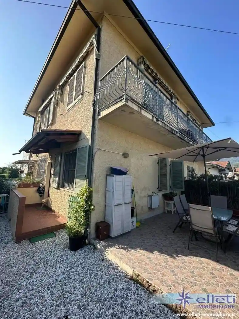 Appartamento in vendita a Montignoso