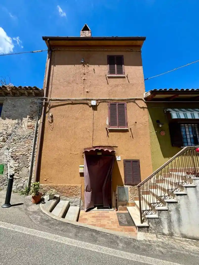 Casa indipendente in vendita a Baschi
