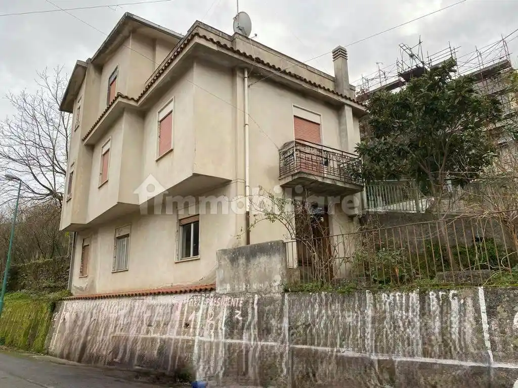 Palazzo - Edificio in vendita a Fondachelli-Fantina