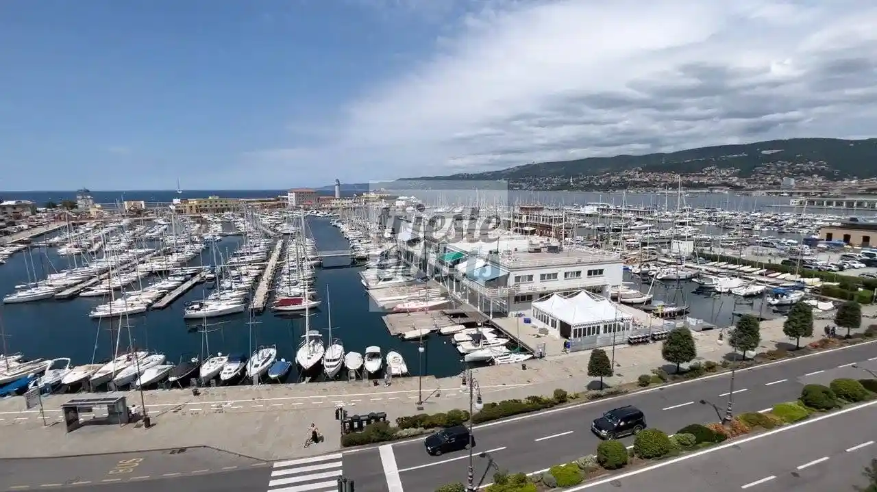 Appartamento in vendita a Trieste
