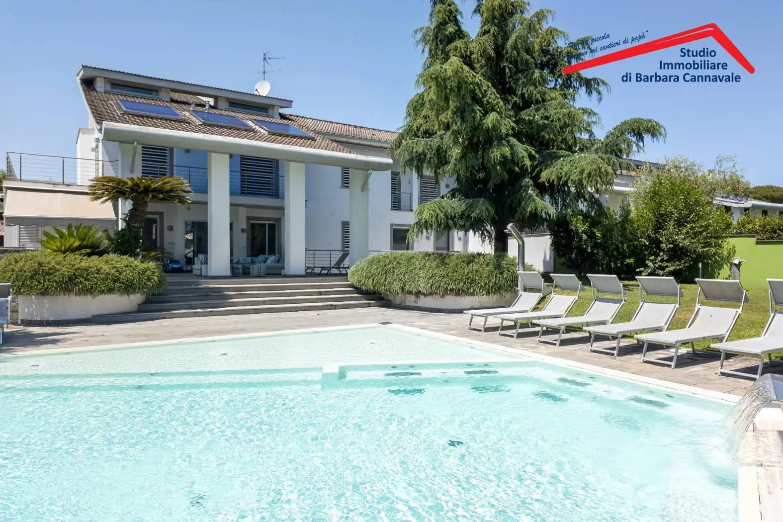 Villa plurifamiliare in vendita a Roma