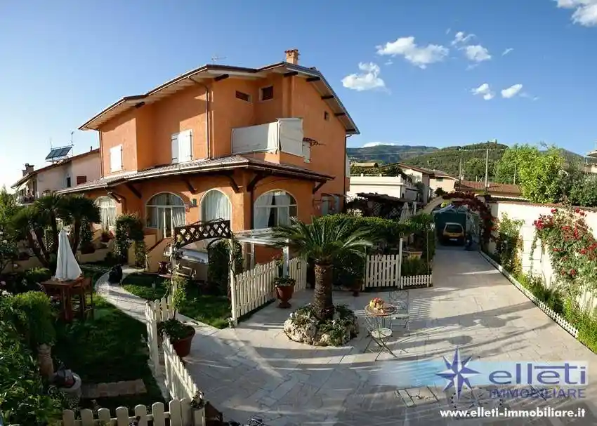 Villa in vendita a Montignoso