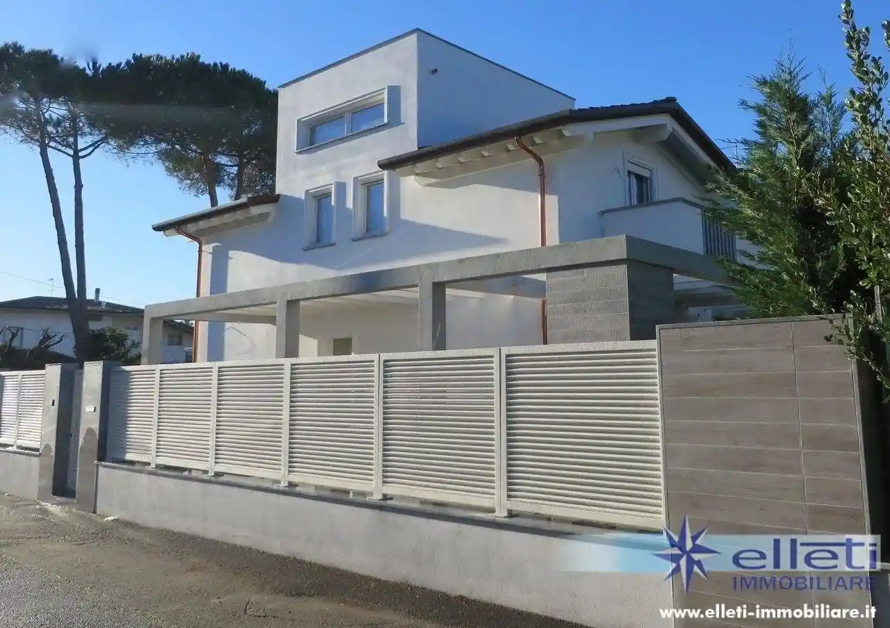 Villa in vendita a Montignoso