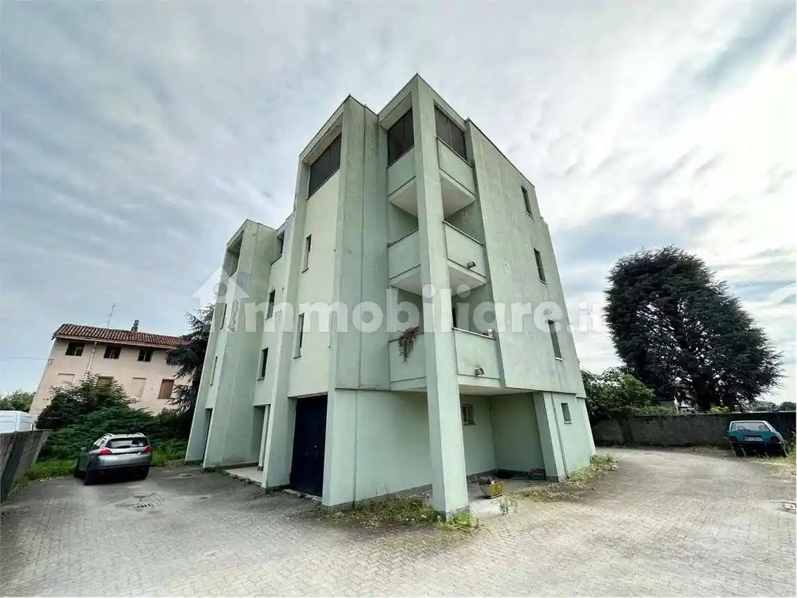 Palazzo - Edificio in vendita a Romentino