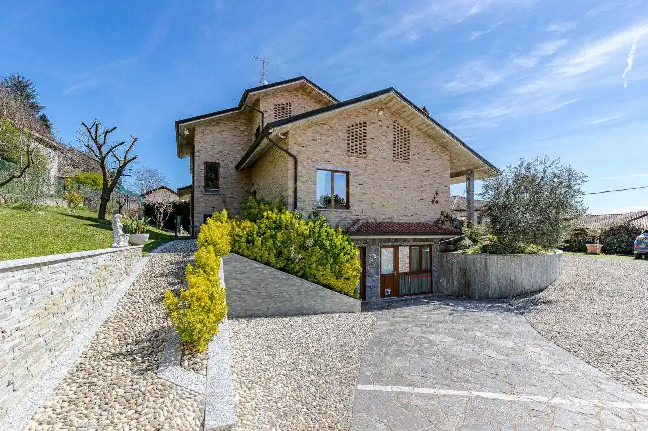 Villa in vendita a Tavernerio