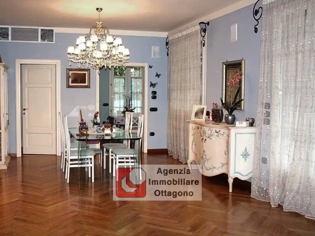 Villa in vendita a Viareggio