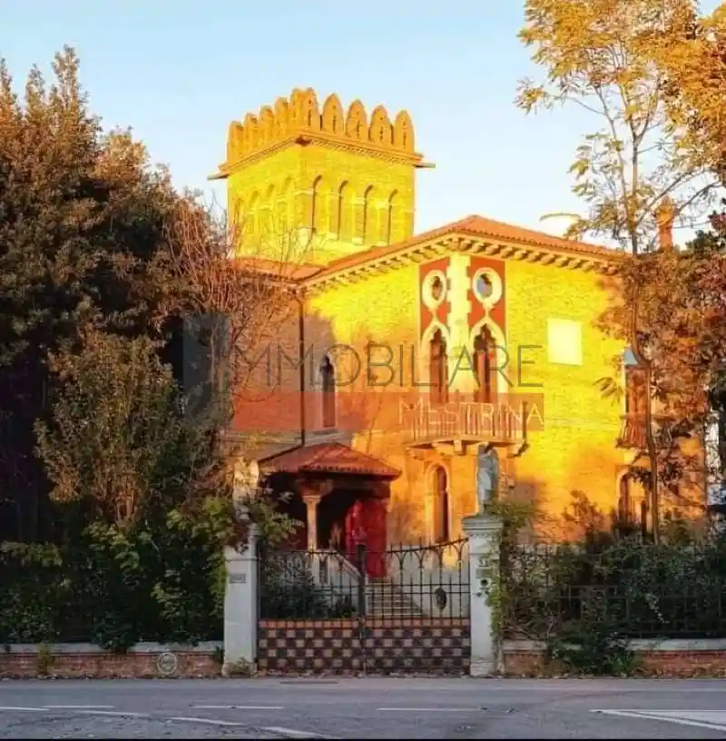 Palazzo - Edificio in vendita a Mirano