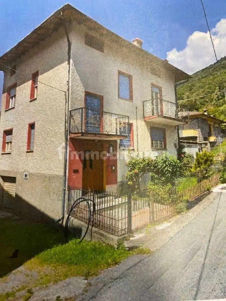 Palazzo - Edificio in vendita a Mello