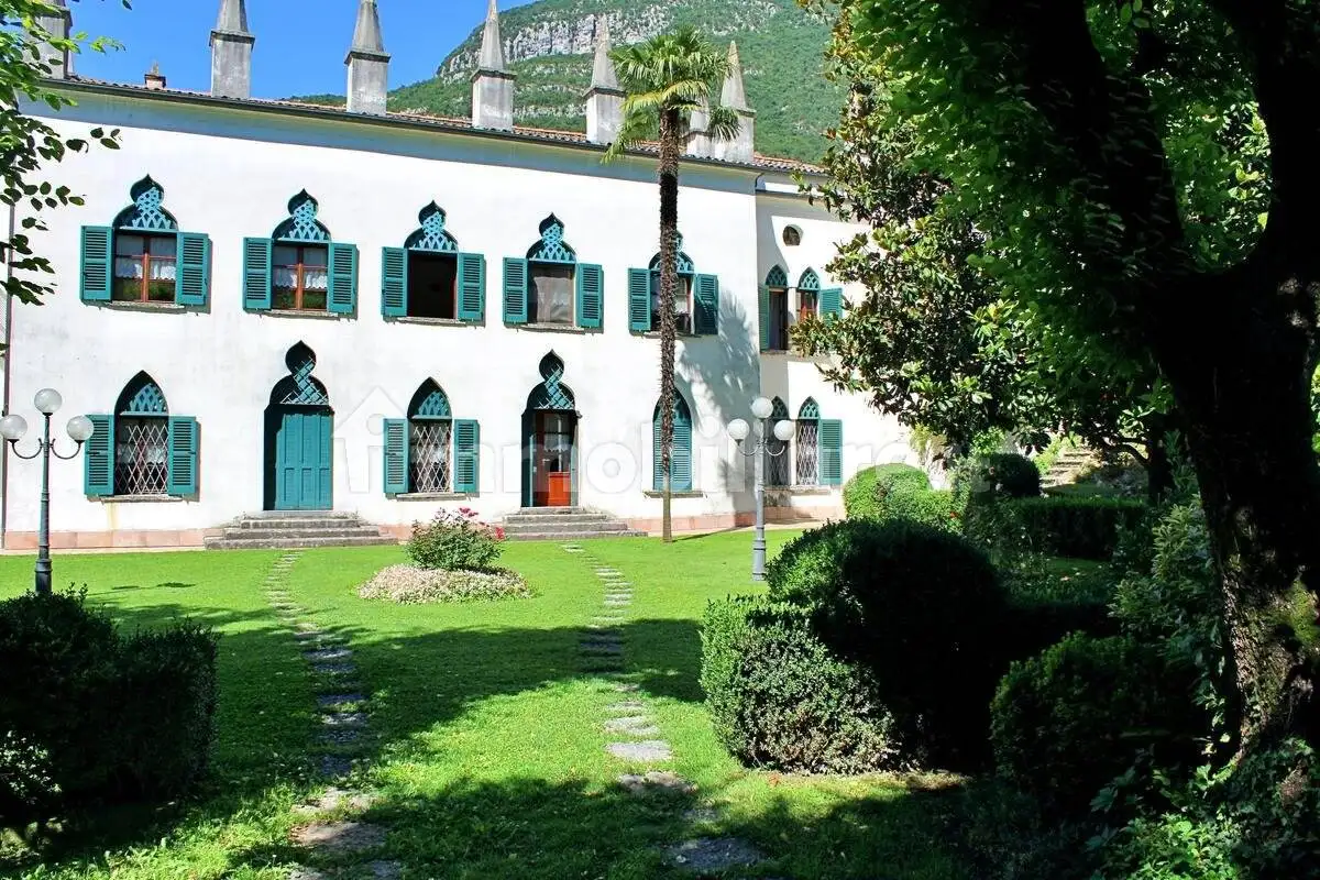 Villa in vendita a Brentino Belluno