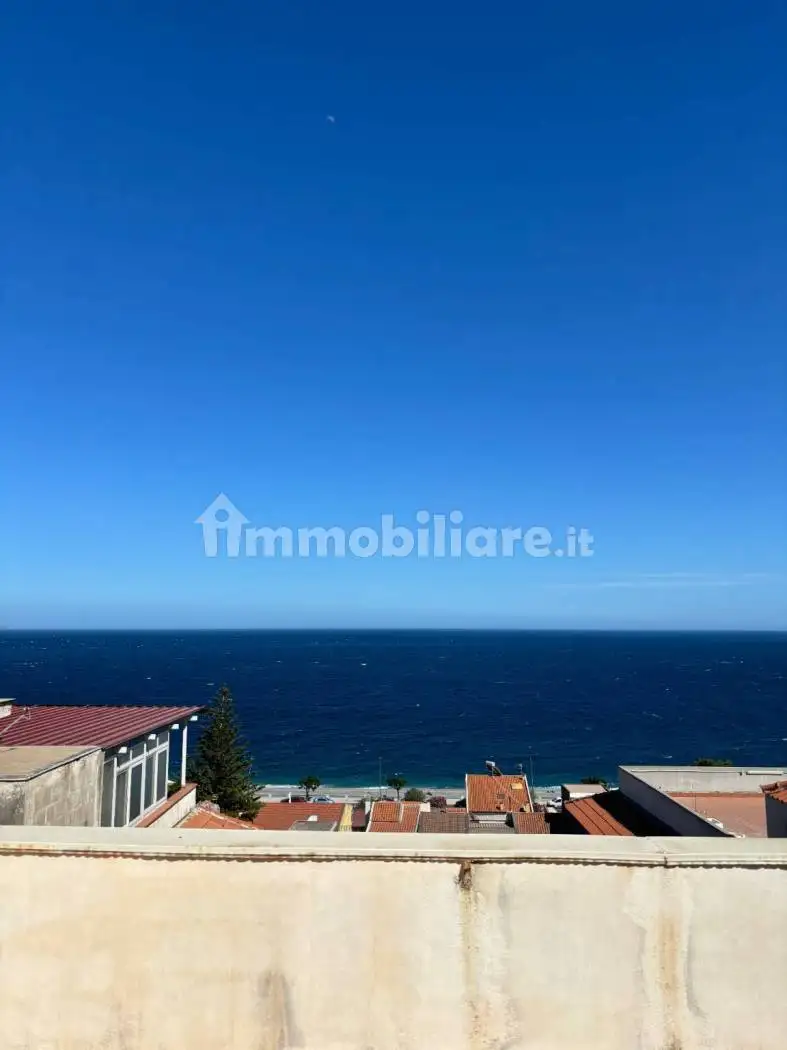 Appartamento in affitto a Roccalumera