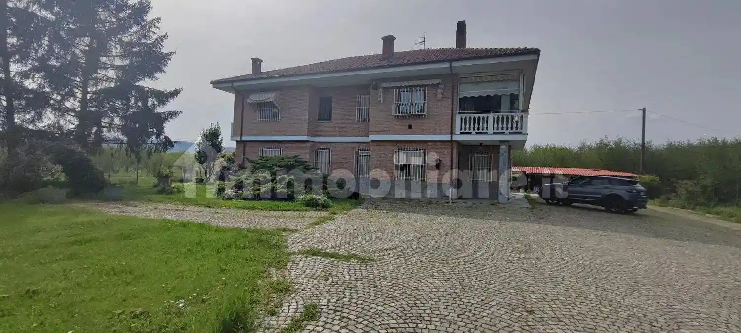 Villa in vendita a Alba