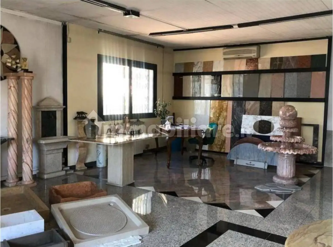 Palazzo - Edificio in affitto a Novate Milanese