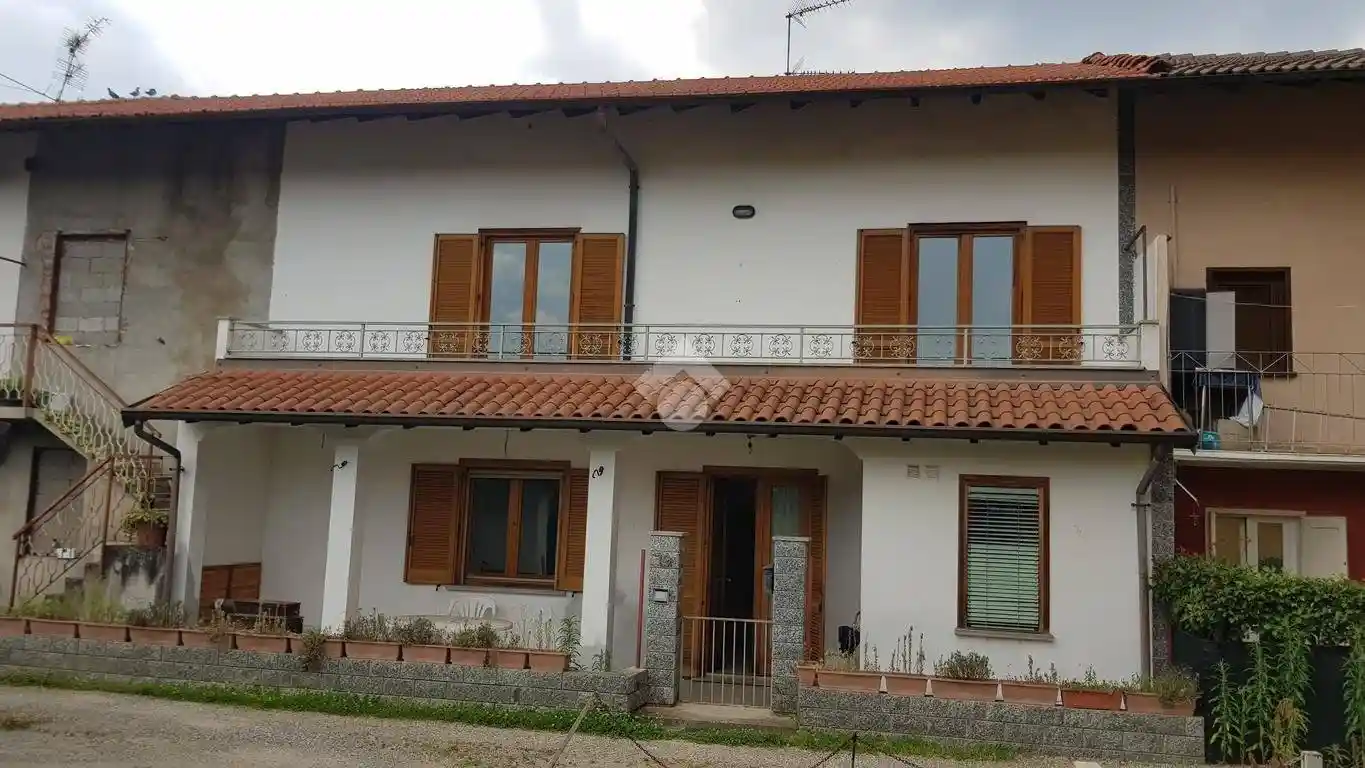 Casa indipendente in vendita a Castelletto Sopra Ticino