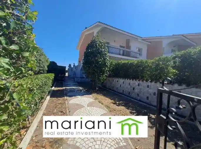 Villetta a schiera in vendita a Pomezia