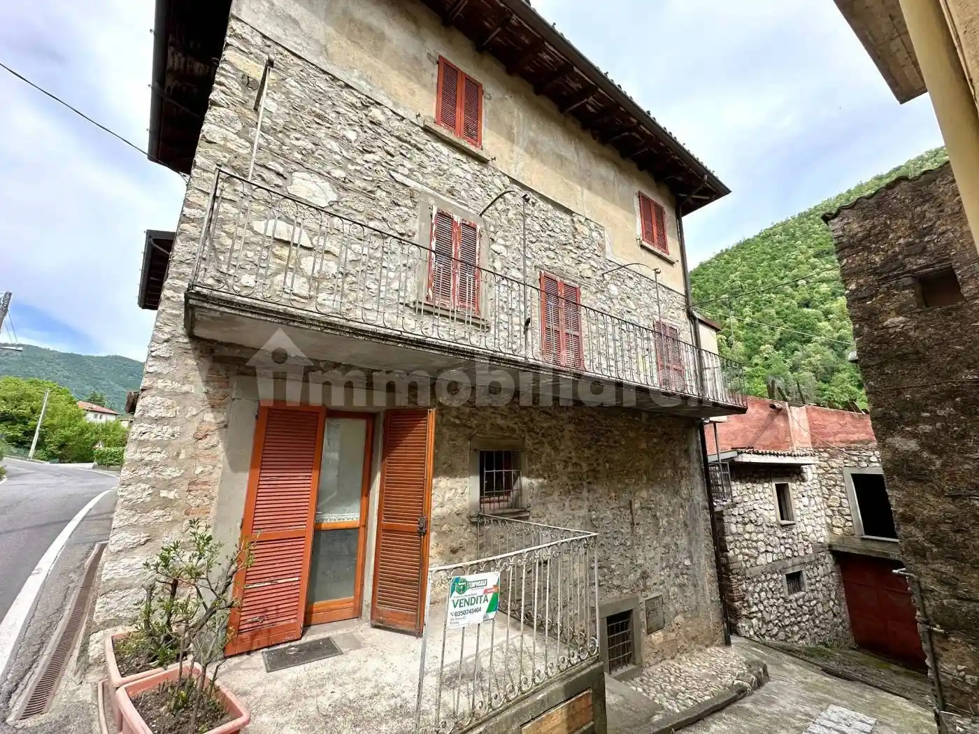 Casa indipendente in vendita a Adrara San Martino