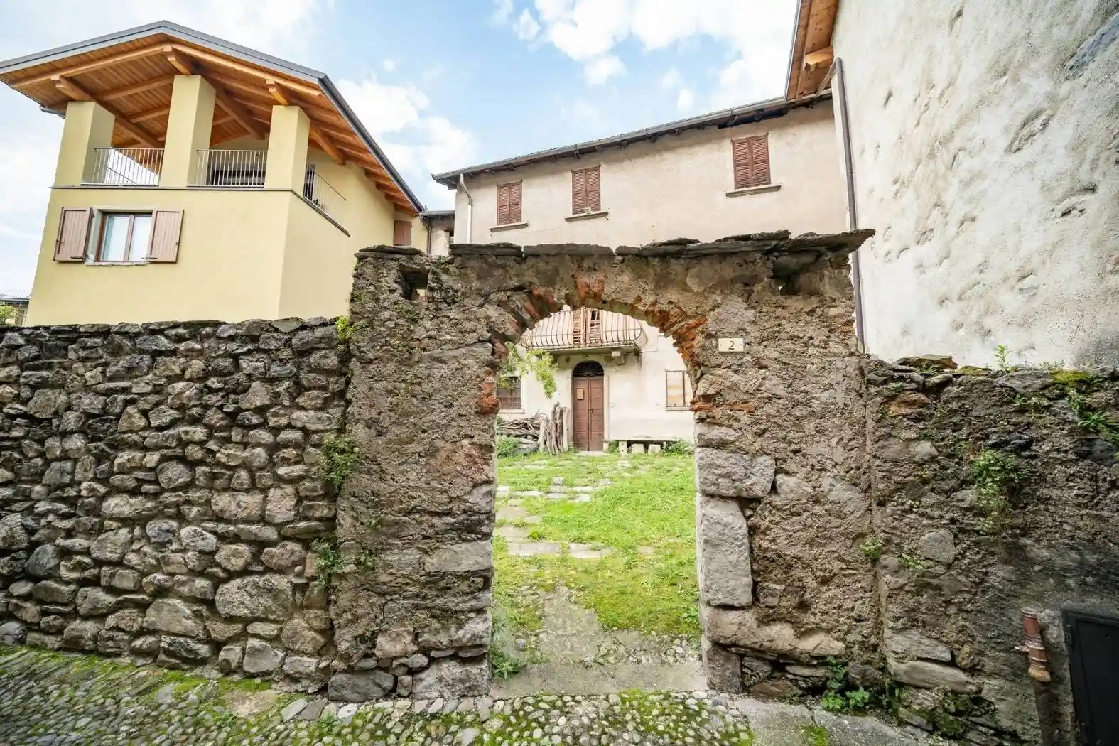 Casa indipendente in vendita a Mandello del Lario