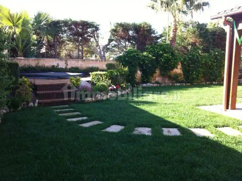 Villa in affitto a Campofelice di Roccella