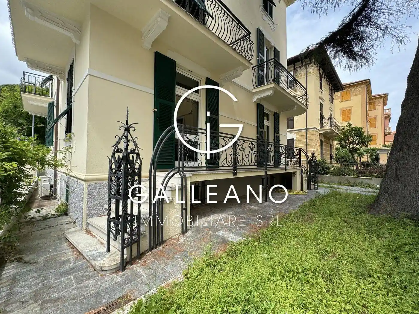 Palazzo - Edificio in vendita a Varazze